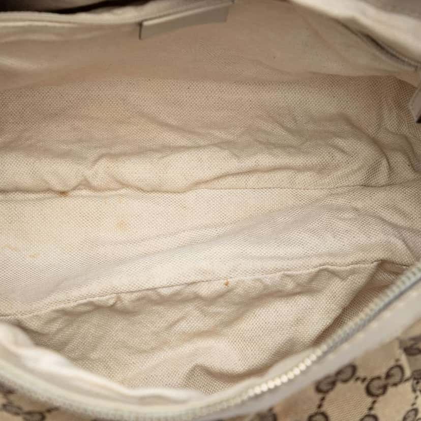 Gucci GG Canvas Sukey Shoulder Bag Beige Canvas Very good condition - Model View