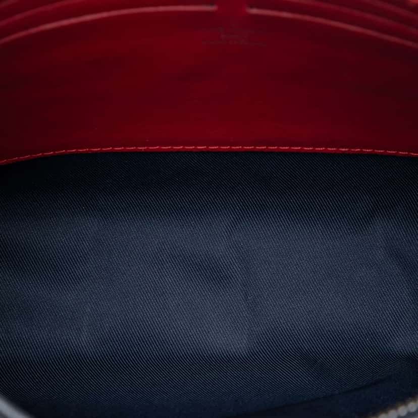 Louis Vuitton Taiga Pochette Voyage MM Blue Leather Very good condition - Model View