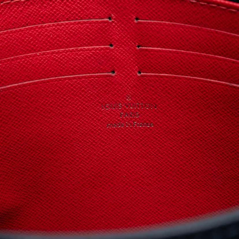 Louis Vuitton Taiga Pochette Voyage MM Blue Leather Very good condition - Box View