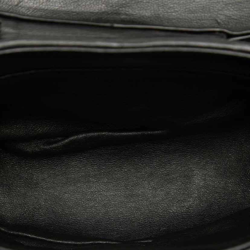 Chanel CC Quilted Lambskin Tassel Vanity Bag Black Leather Very good condition - Model View