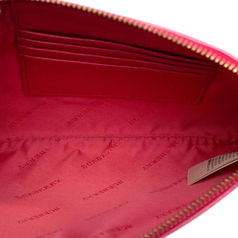 Burberry Haymarket Check Nylon Peyton Crossbody Beige Very good condition - Model View