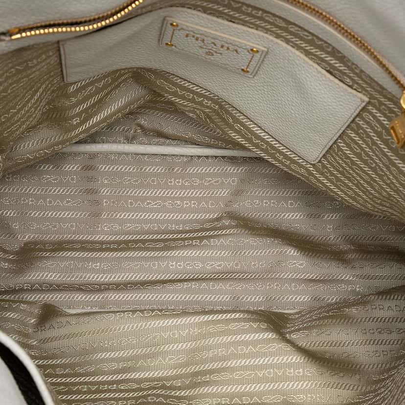 Prada Vitello Daino Side Zip Tote White Leather Very good condition - Model View