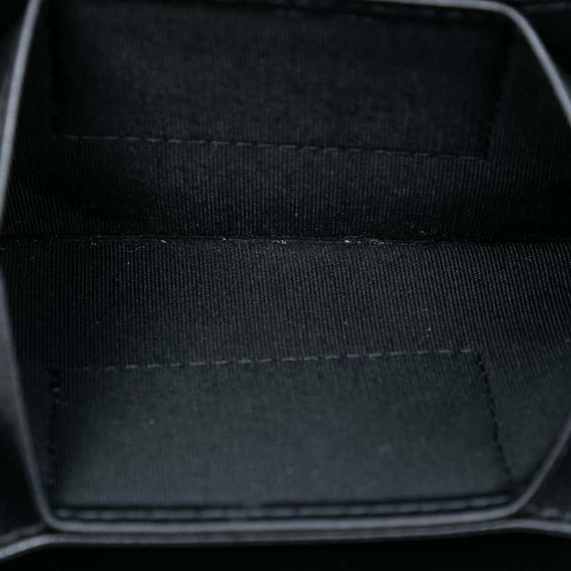 Chanel Quilted Lambskin Camellia Bow Card Holder On Chain Black Leather Very good condition - Model View