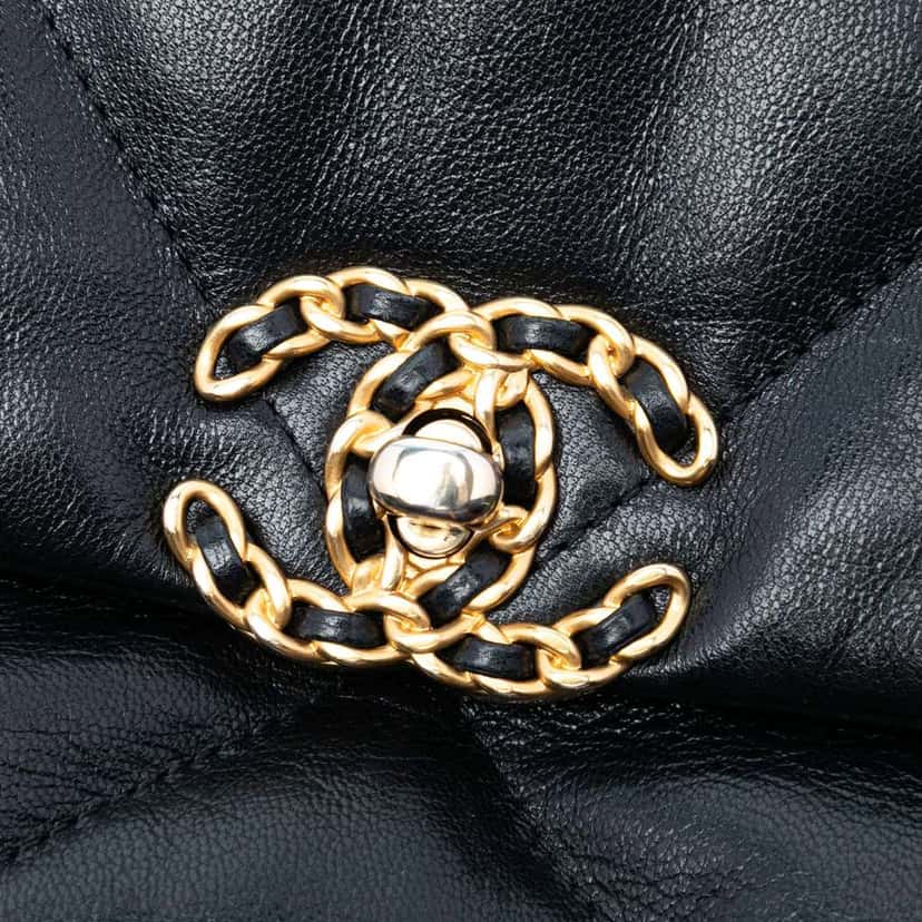 Chanel Medium Lambskin 19 Flap Black Leather Very good condition - Box View