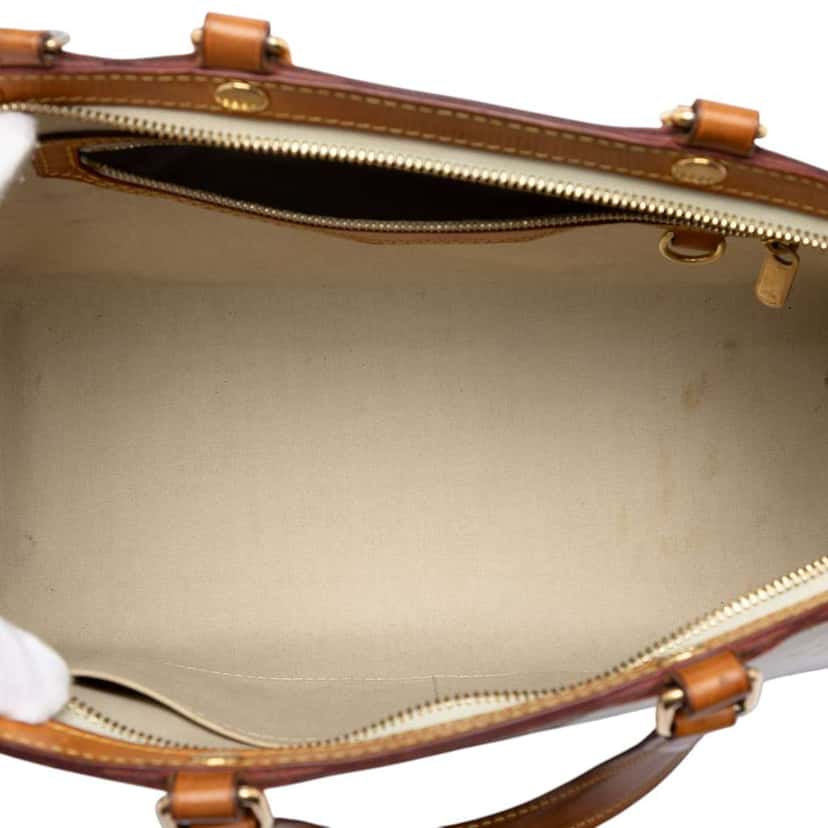 Louis Vuitton Monogram Vernis Brea MM Yellow Leather Very good condition - Model View