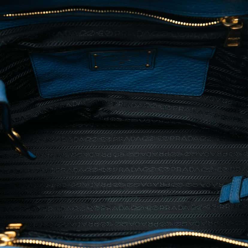 Prada Vitello Daino Open Convertible Tote Blue Leather Very good condition - Model View