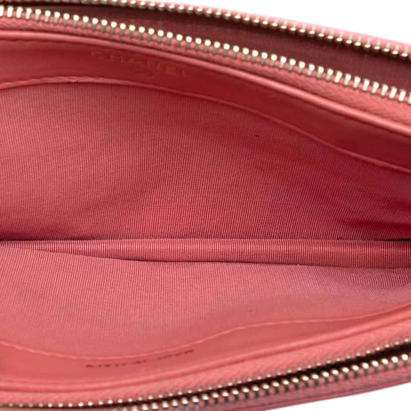 Chanel Quilted Caviar Boy Double Zip Clutch With Chain Pink Leather Very good condition - Model View