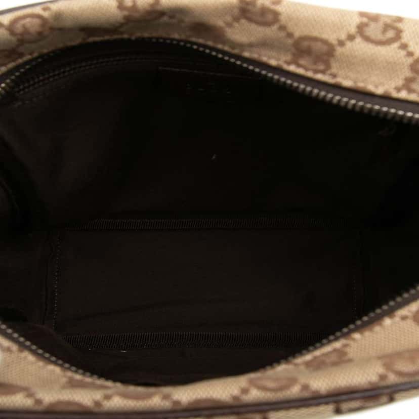 Gucci GG Canvas Crossbody Beige Canvas Very good condition - Model View