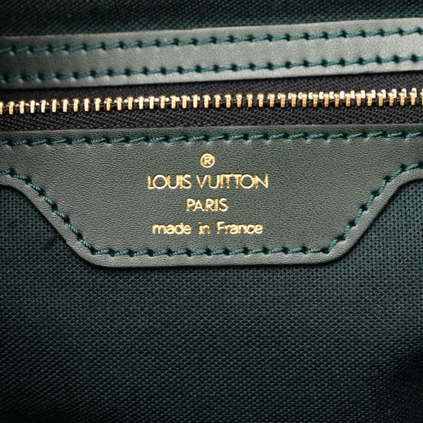Louis Vuitton Taiga Cassiar Green Leather Very good condition - Box View