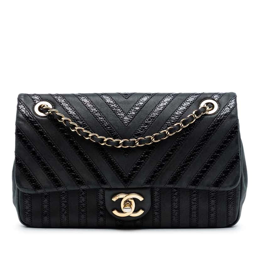 Chanel Medium Classic Chevron Wrinkled Calfskin and Suede Single Flap Black Leather Very good condition - Front View