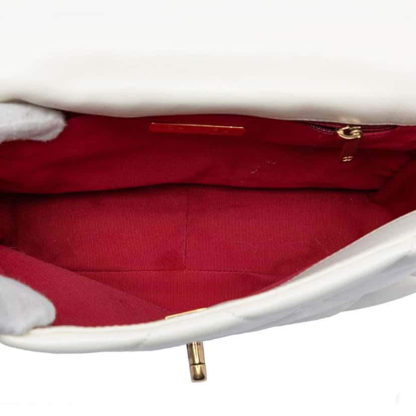 Chanel Medium Lambskin 19 Flap White Leather Very good condition - Model View