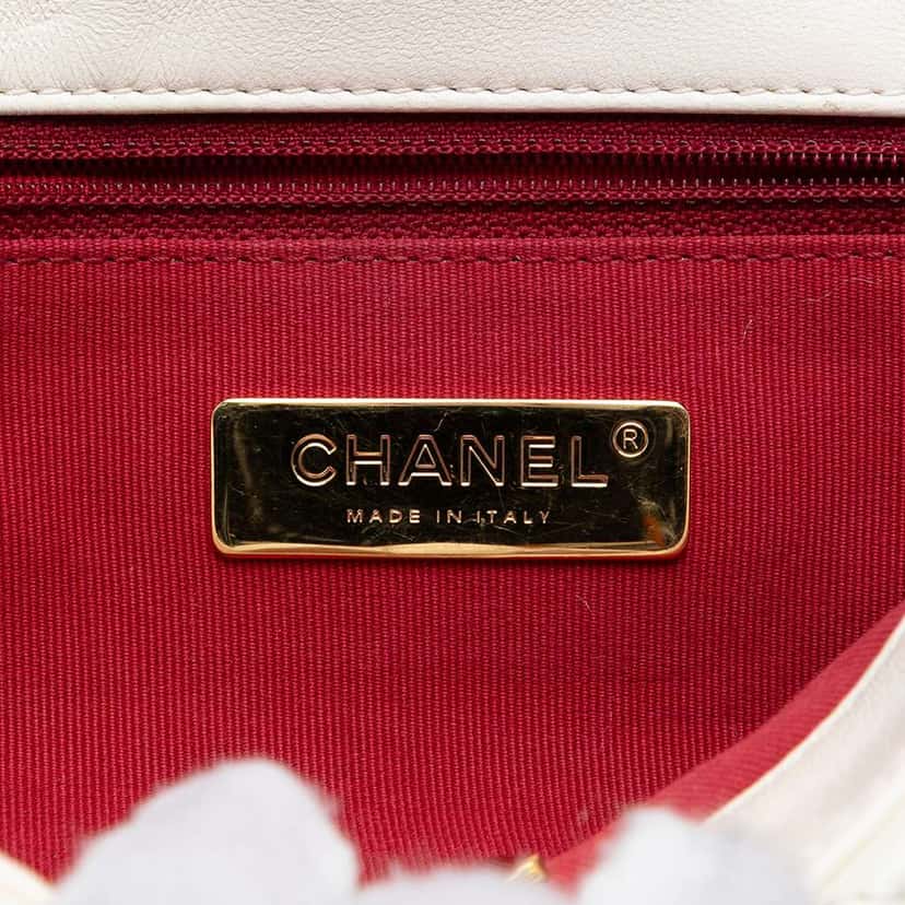 Chanel Medium Lambskin 19 Flap White Leather Very good condition - Box View