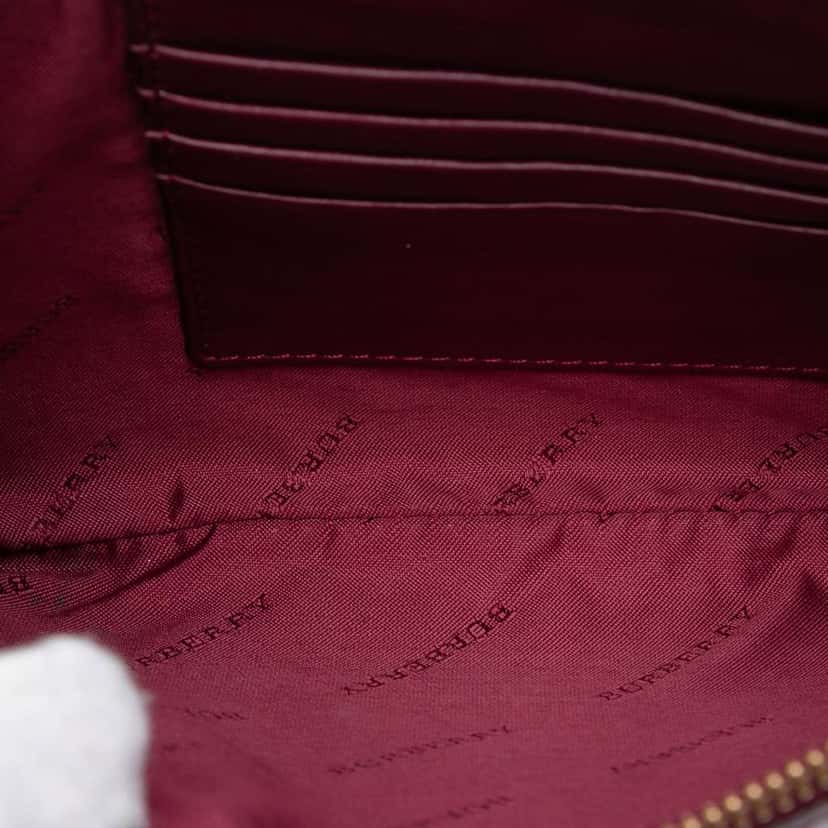 Burberry Haymarket Check Nylon Peyton Crossbody Beige Very good condition - Model View