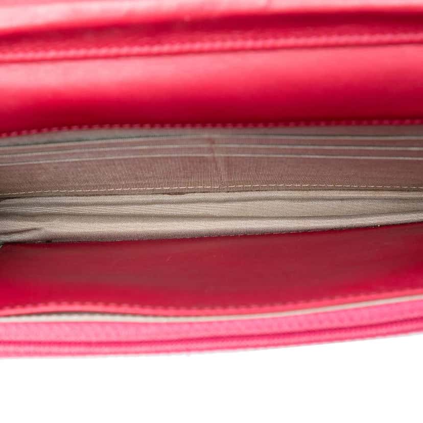 Chanel CC Lambskin Wild Stitch Wallet on Chain Pink Leather Very good condition - Model View