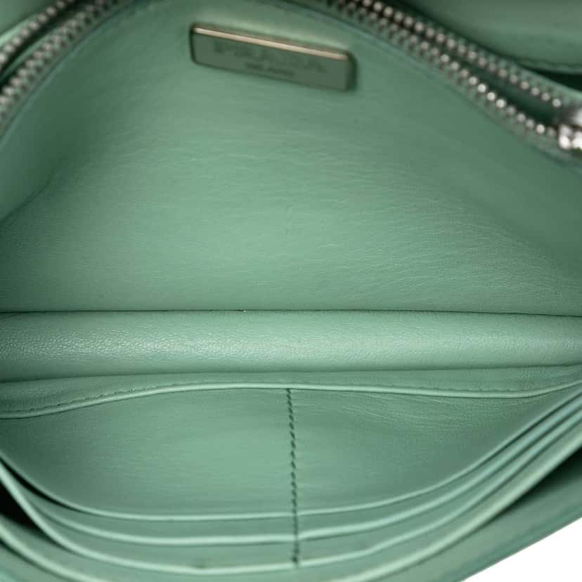 Prada Saffiano Wallet on Strap Green Leather Very good condition - Model View