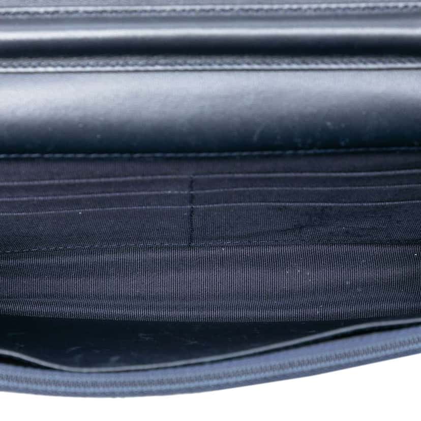 Chanel CC Quilted Lambskin Wallet On Chain Blue Leather Very good condition - Model View