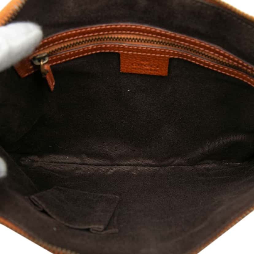 Gucci GG Canvas Nailhead Crossbody Beige Canvas Very good condition - Model View