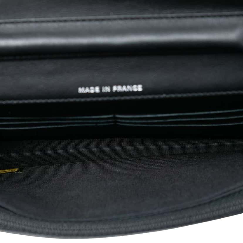 Chanel CC Patent Wallet On Chain Black Leather Very good condition - Model View