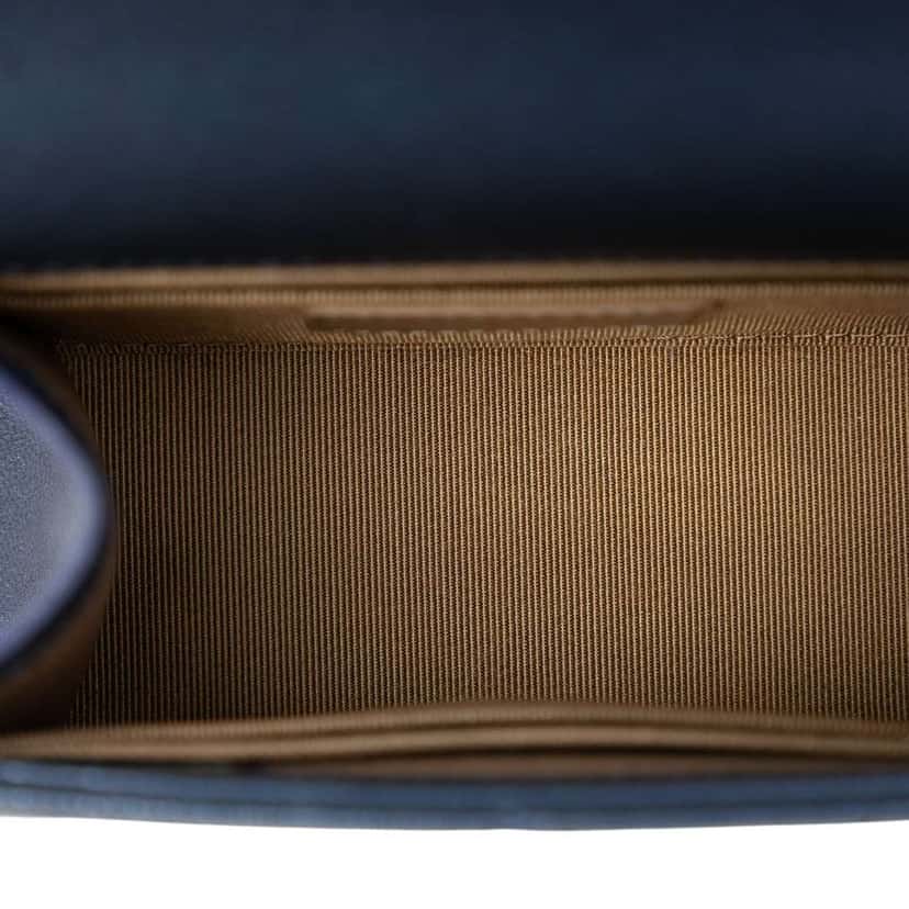 Chanel Mini Quilted Goatskin Vertical Chic Pearls Flap Clutch With Chain Blue Leather Very good condition - Model View