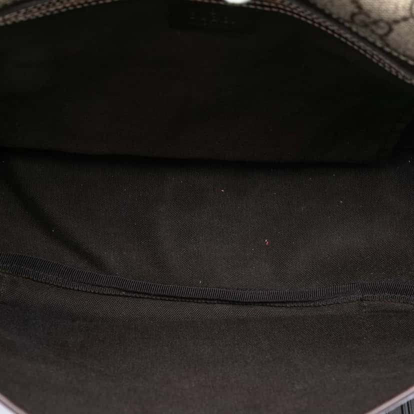 Gucci GG Supreme Crossbody Beige Canvas Very good condition - Model View