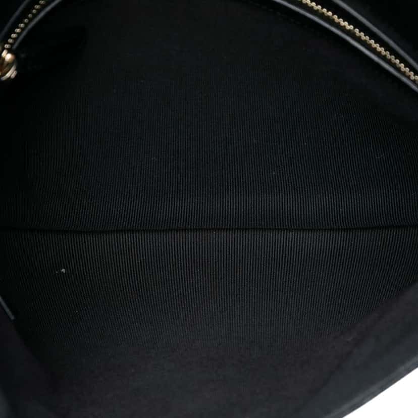 Chanel Medium Quilted Caviar Golden Class O Case Clutch Black Leather Very good condition - Model View