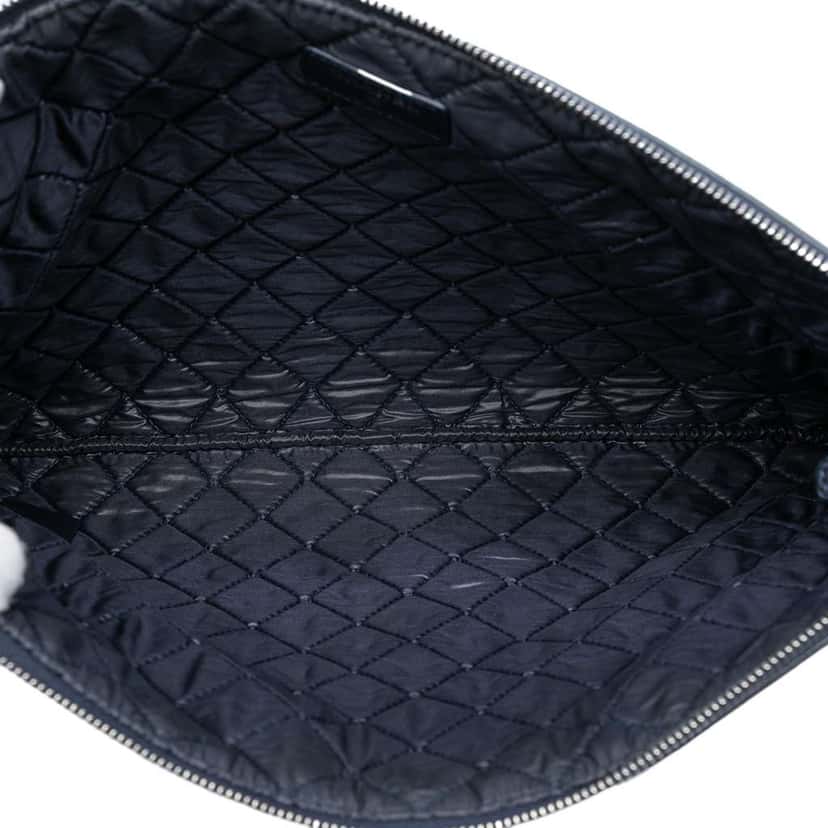 Chanel Large Quilted Caviar Boy O Case Clutch Blue Leather Very good condition - Model View