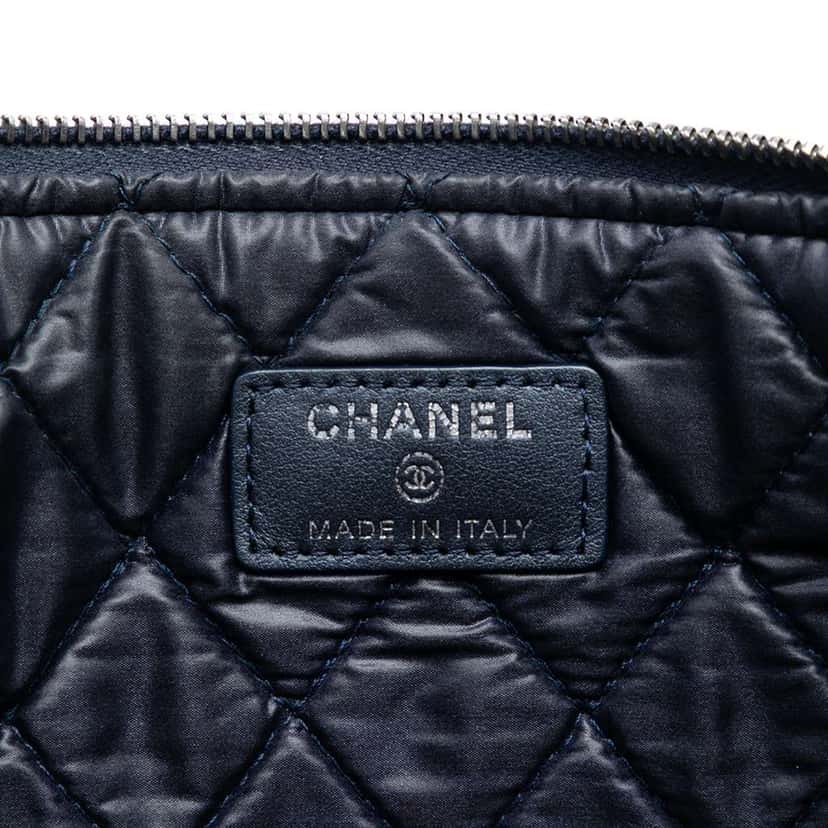 Chanel Large Quilted Caviar Boy O Case Clutch Blue Leather Very good condition - Box View