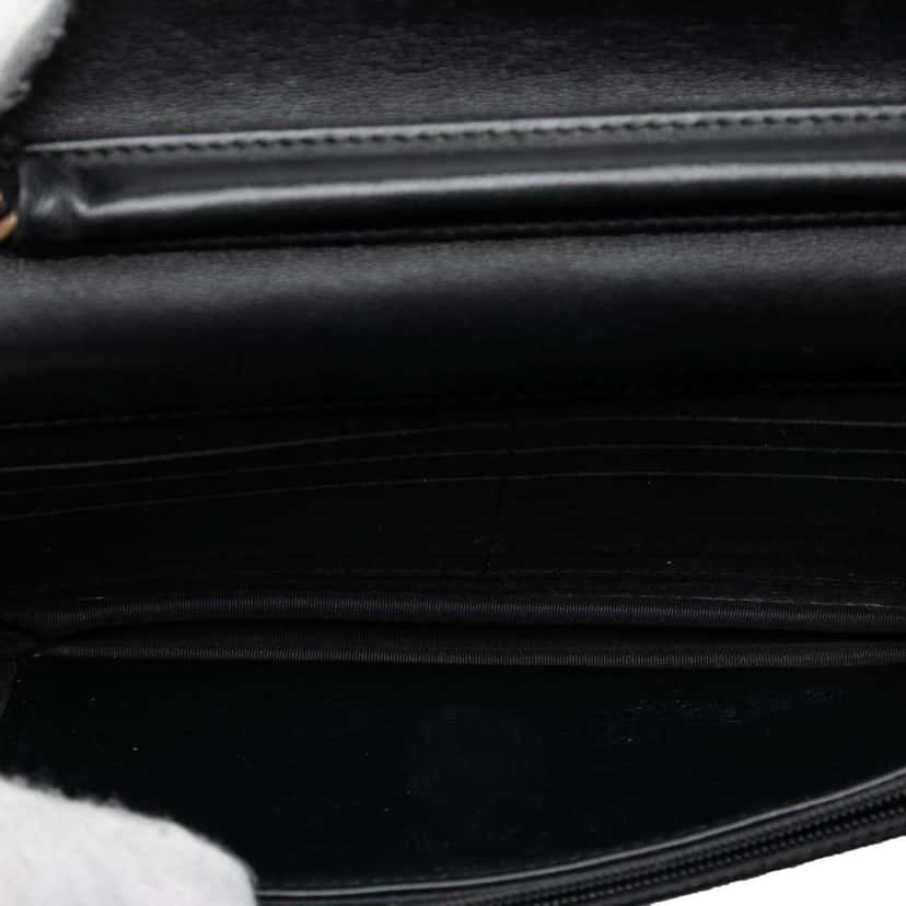 Chanel Quilted Lambskin Boy Wallet On Chain Black Leather Very good condition - Model View