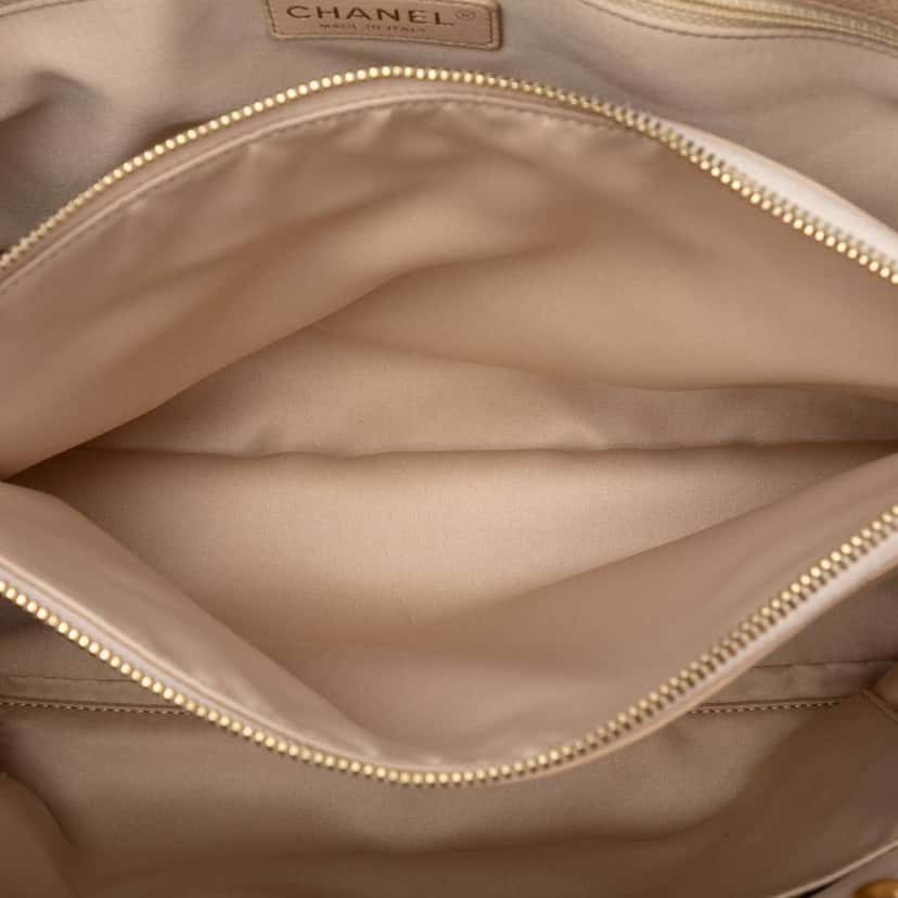 Chanel Caviar Grand Shopping Tote Brown Leather Very good condition - Model View