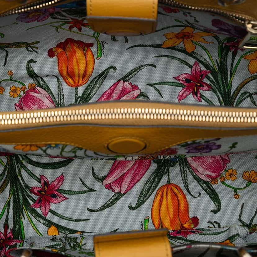 Gucci Medium Calfskin Bamboo Shopper Satchel Yellow Leather Very good condition - Model View