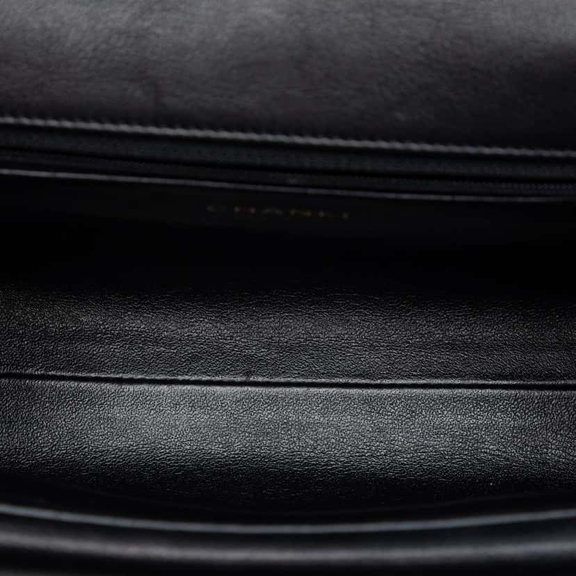 Chanel CC Chevron Calfskin Casual Trip Flap Black Leather Very good condition - Model View