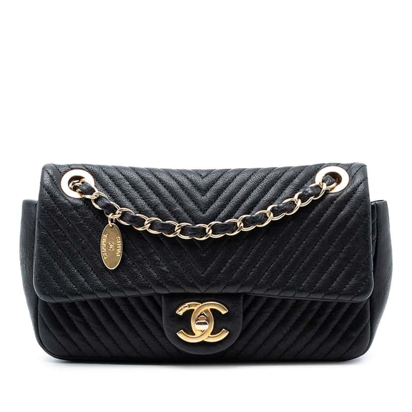 Chanel Small Chevron Wrinkled Calfskin Medallion Charm Surpique Flap Black Leather Very good condition - Front View
