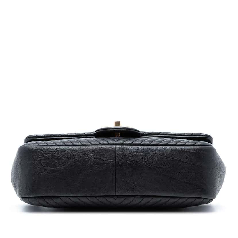 Chanel Small Chevron Wrinkled Calfskin Medallion Charm Surpique Flap Black Leather Very good condition - Inside View