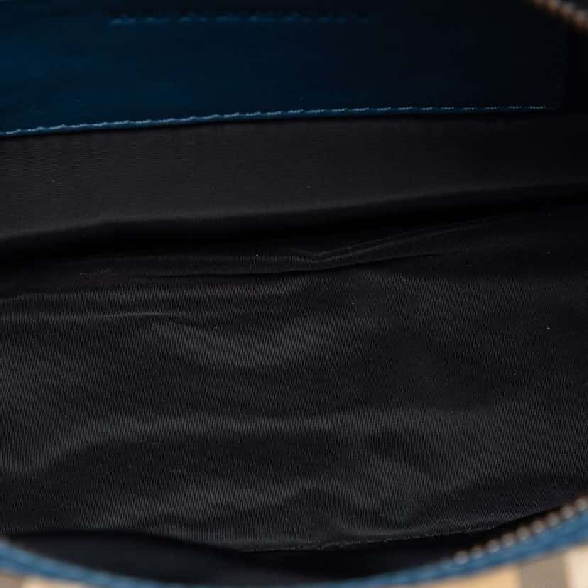 Burberry House Check Trimmed Nylon Paddy Crossbody Green Very good condition - Model View