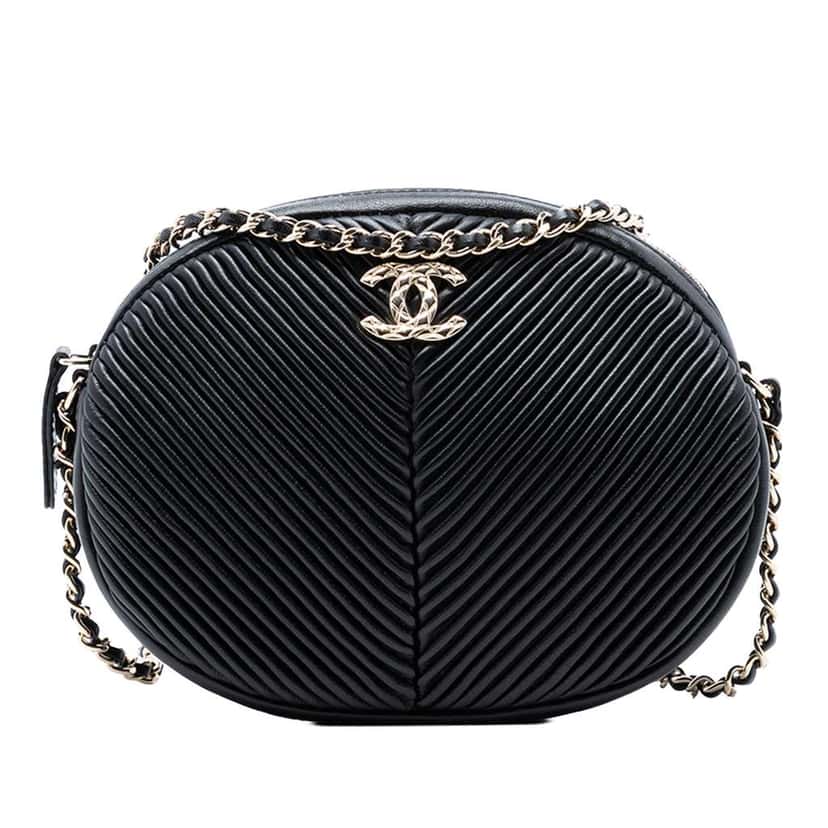 Chanel Chevron Lambskin Pleated Oval Camera Bag Black Leather Very good condition - Front View