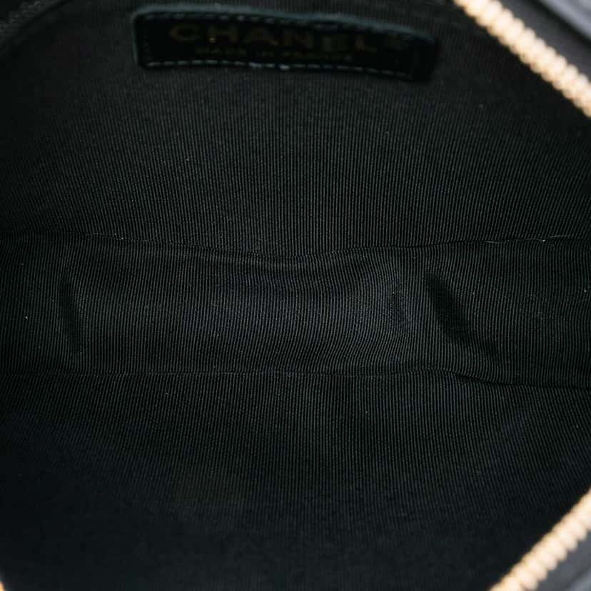 Chanel Chevron Lambskin Pleated Oval Camera Bag Black Leather Very good condition - Model View