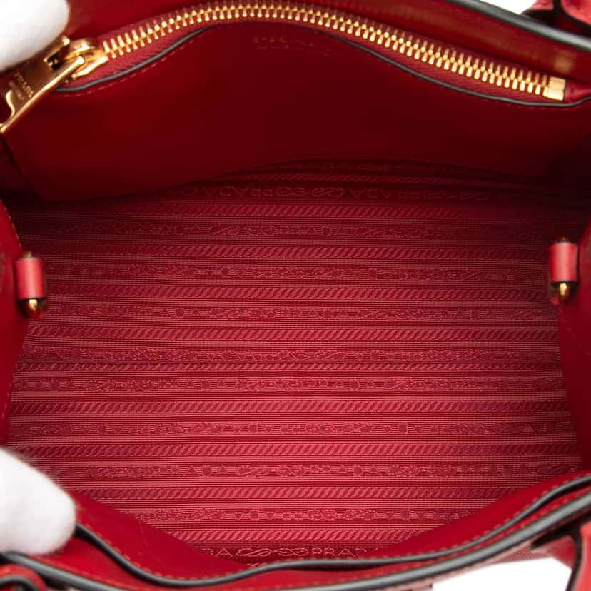 Prada Small Saffiano Cuir Monochrome Top Handle Tote Red Leather Very good condition - Model View