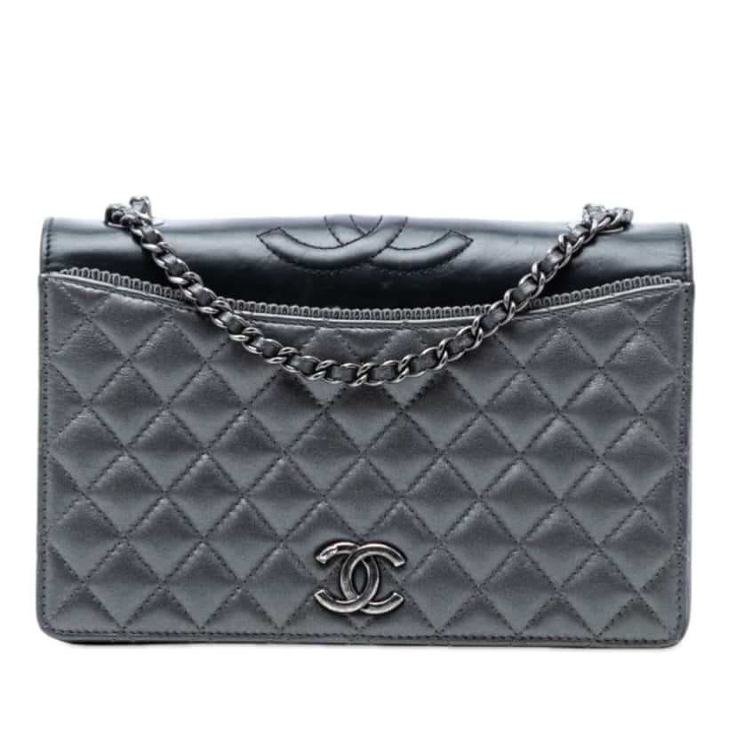 Chanel Small Quilted Metallic Lambskin Ballerine Flap Grey Leather Very good condition - Front View