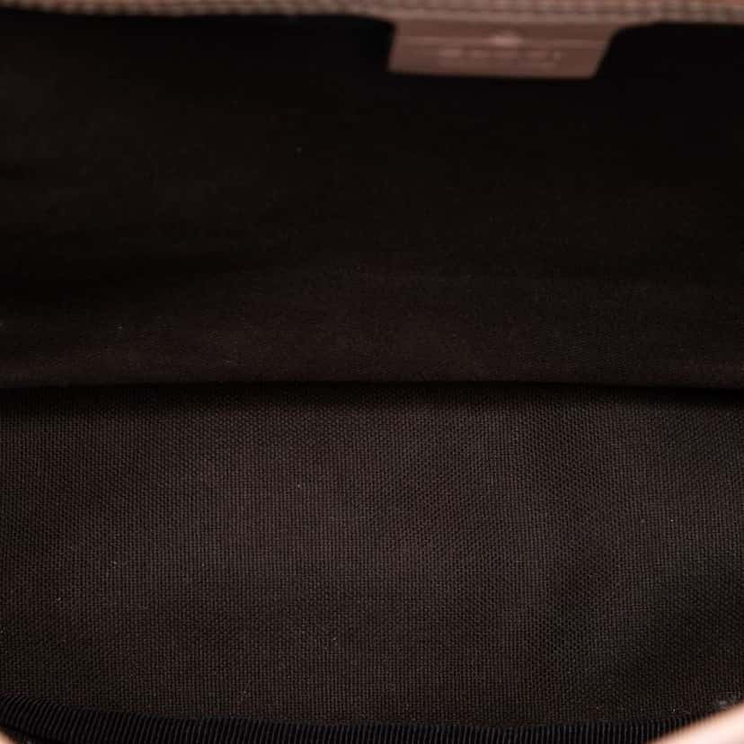 Gucci GG Supreme Crossbody Beige Canvas Very good condition - Model View