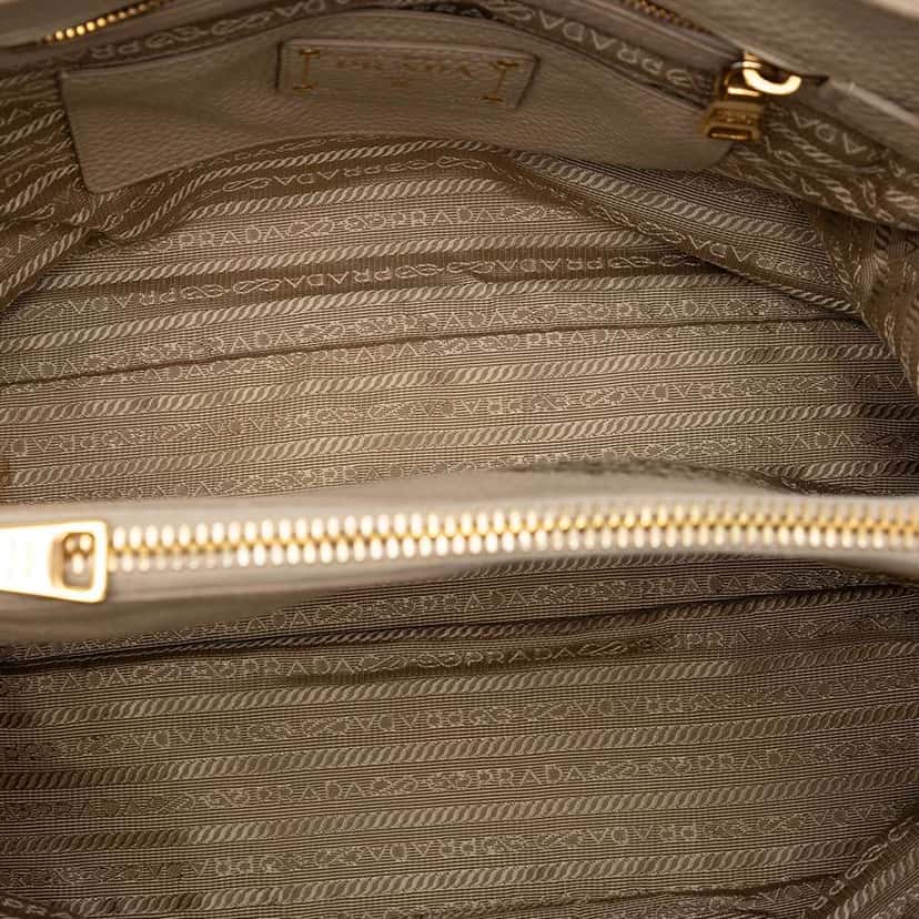 Prada Vitello Daino Open Convertible Tote Brown Leather Very good condition - Model View