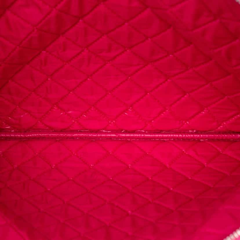 Chanel Large Quilted Lambskin O Case Clutch Pink Leather Very good condition - Model View
