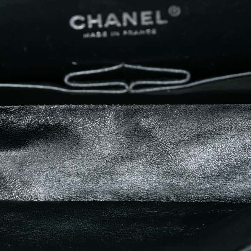 Chanel Medium Classic Patent Double Flap Black Leather Very good condition - Model View