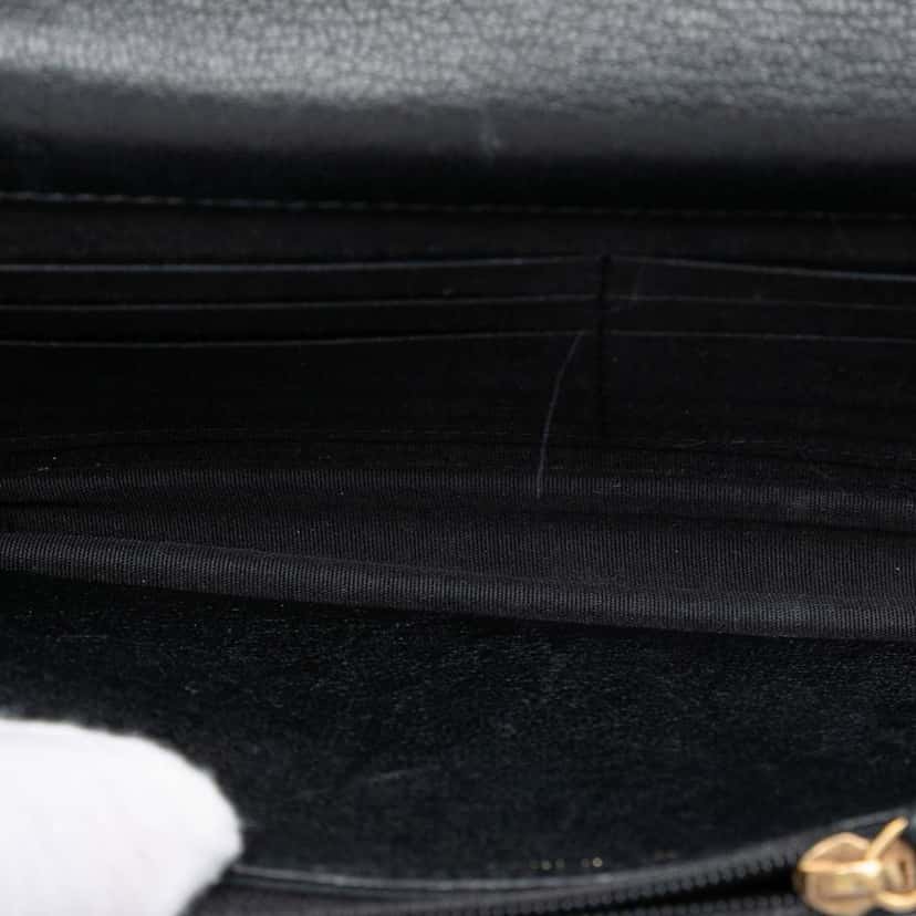 Chanel Patent CC Eyelet Wallet On Chain Black Leather Very good condition - Model View