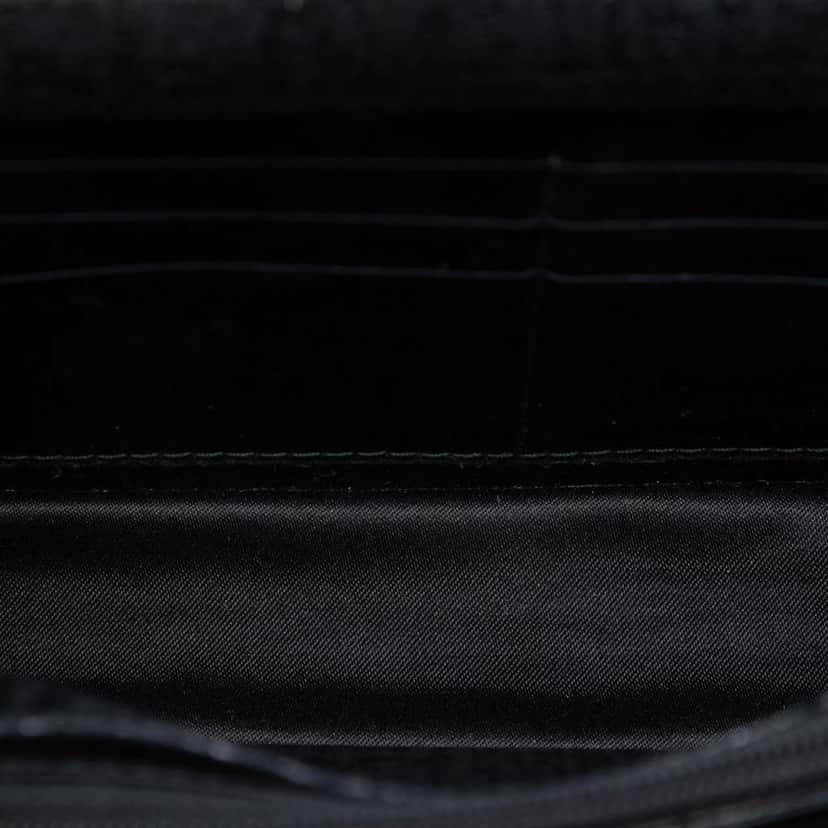 Chanel CC Quilted Crinkled Patent Wallet On Chain Black Leather Very good condition - Model View