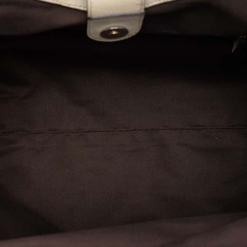 Gucci Medium GG Canvas Sukey Tote Beige Canvas Very good condition - Model View