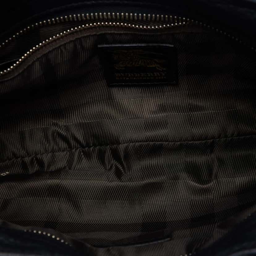 Burberry Quilted House Check Canvas Cinda Shoulder Bag Beige Very good condition - Model View