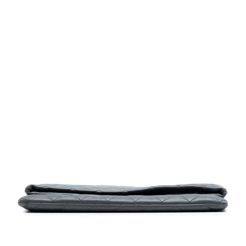 Chanel CC Quilted Lambskin Foldover Clutch Grey Leather Very good condition - Inside View
