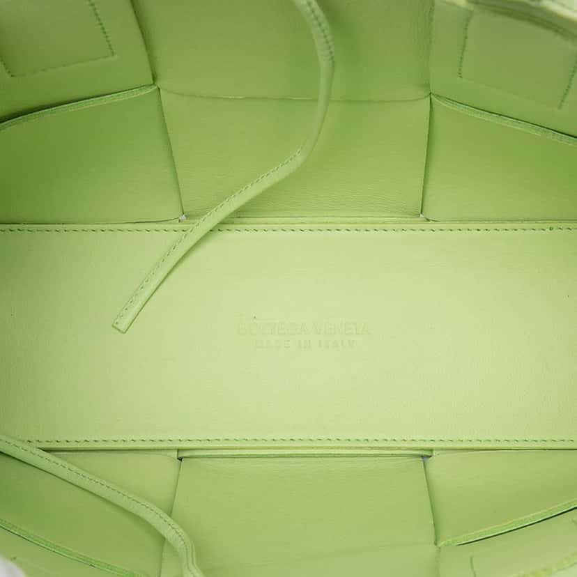 Bottega Veneta Mini Nappa Maxi Intrecciato Arco Tote Green Leather Very good condition - Model View