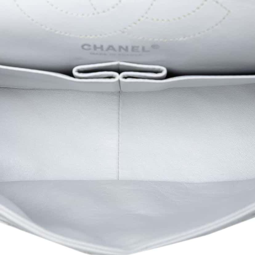 Chanel Quilted Aged Calfskin Reissue 2.55 Double Flap 225 White Leather Very good condition - Model View