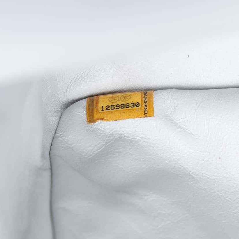 Chanel Quilted Aged Calfskin Reissue 2.55 Double Flap 225 White Leather Very good condition - Box View